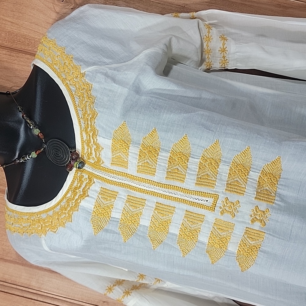 Roller Rabbit Embroidered Kurta - Picture 3 of 14
